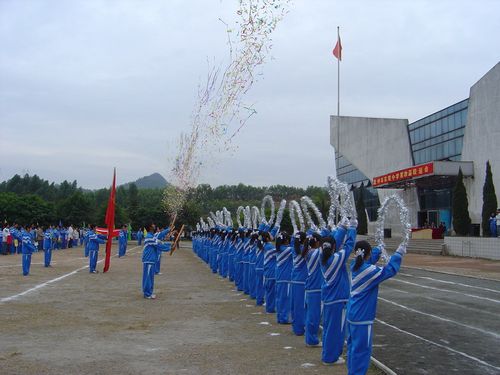 激情與團(tuán)結(jié)的碰撞 我校第四屆校運(yùn)動(dòng)會(huì)與惠州企業(yè)運(yùn)動(dòng)會(huì)的完美聯(lián)動(dòng)